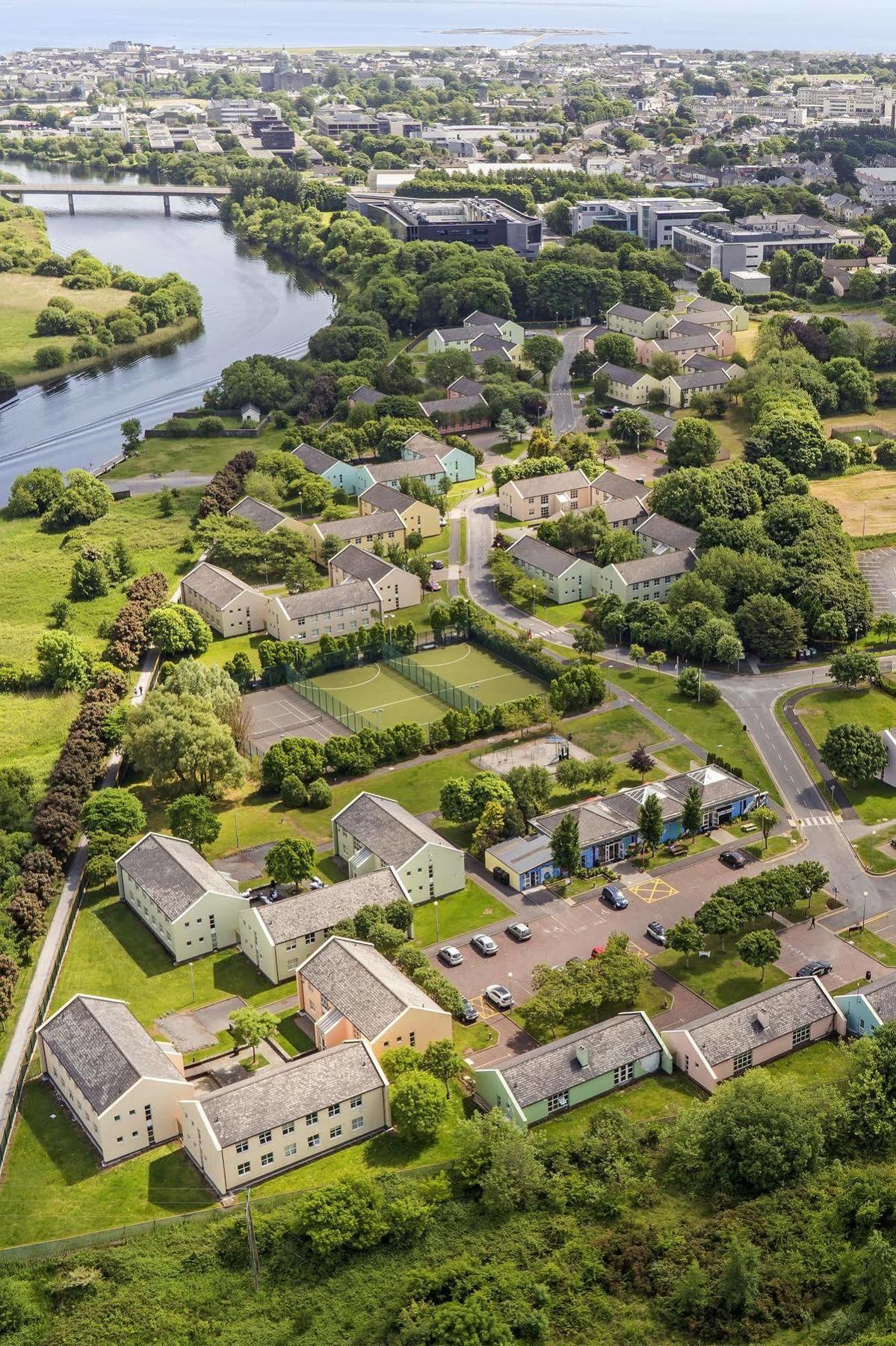 Corrib Village Apartments University Of Galway גלוואיי מראה חיצוני תמונה